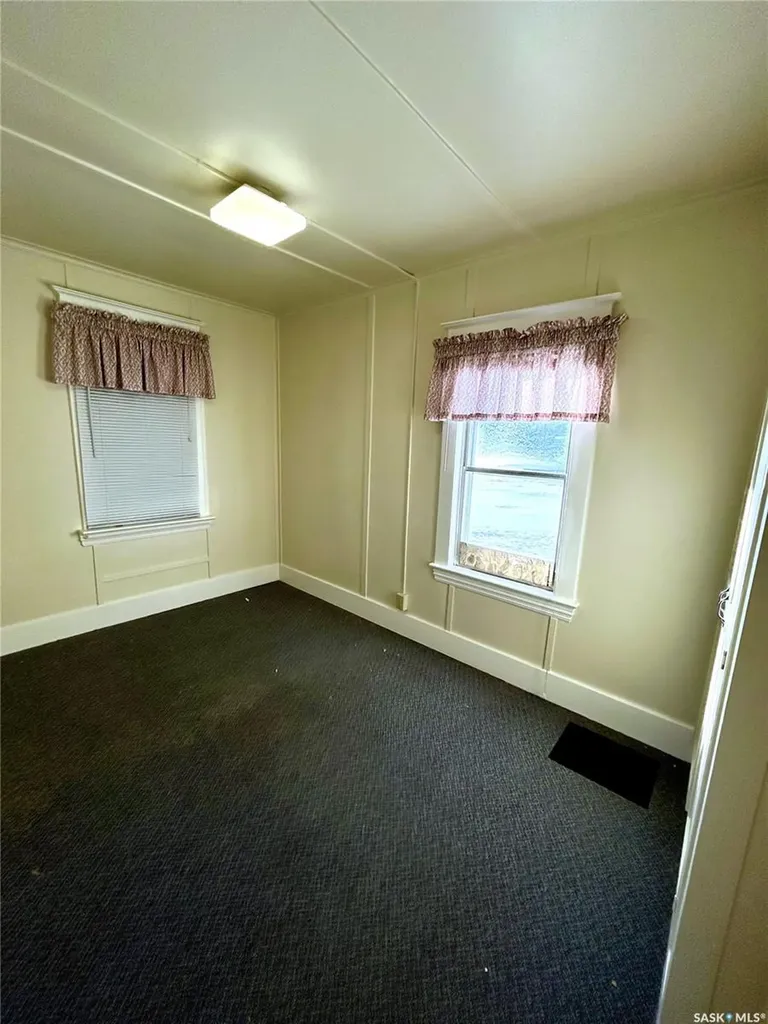 58 10th Avenue NE Swift Current SK S9H 2T2