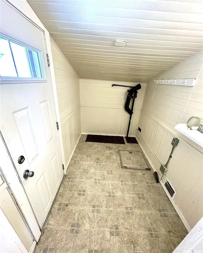 58 10th Avenue NE Swift Current SK S9H 2T2