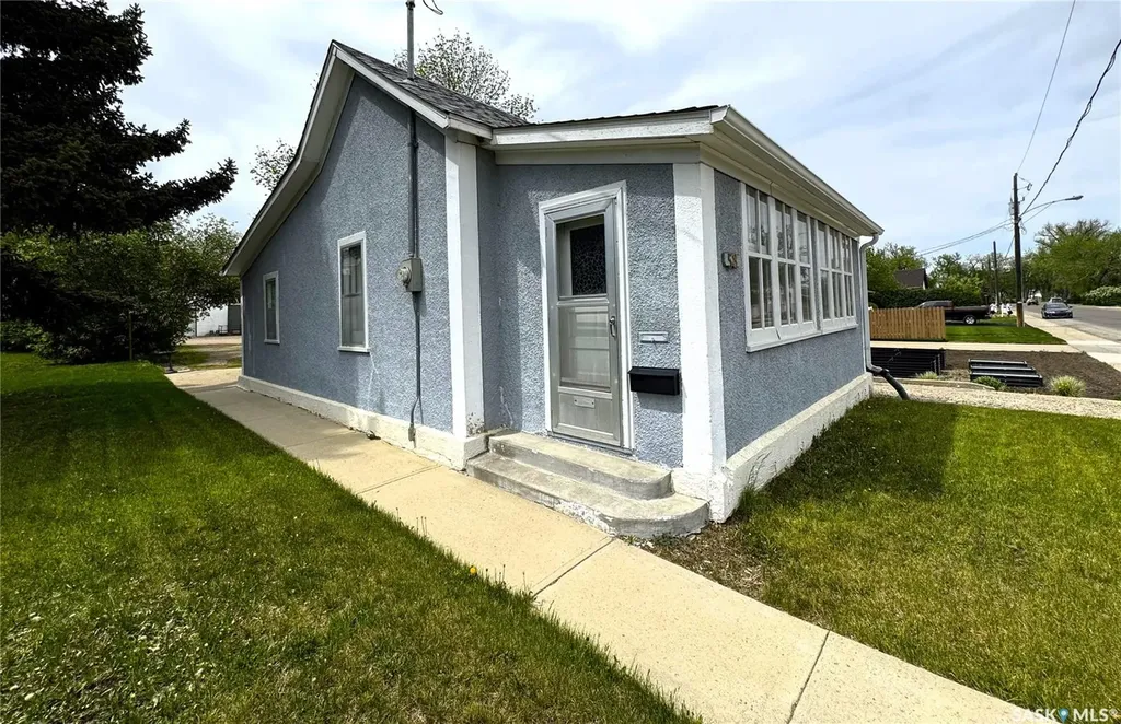 58 10th Avenue NE Swift Current SK S9H 2T2