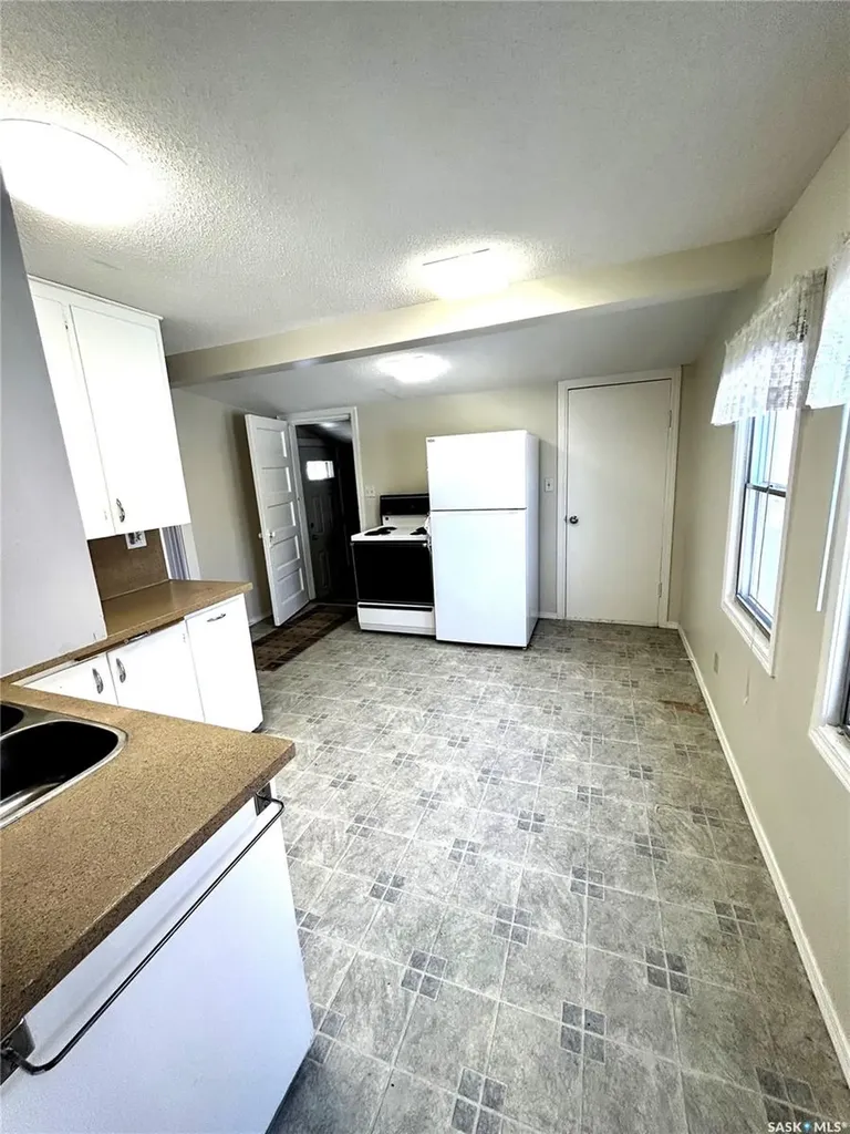 58 10th Avenue NE Swift Current SK S9H 2T2