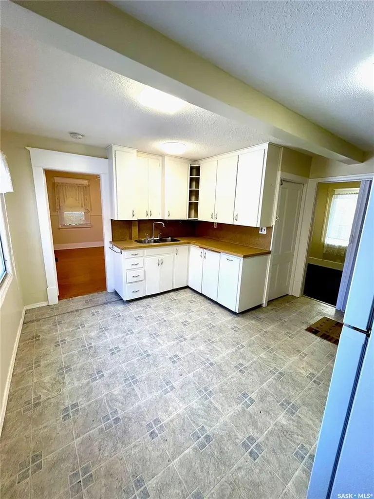58 10th Avenue NE Swift Current SK S9H 2T2