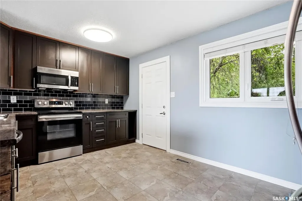 424 Dalhousie Crescent Saskatoon SK S7H 3S4