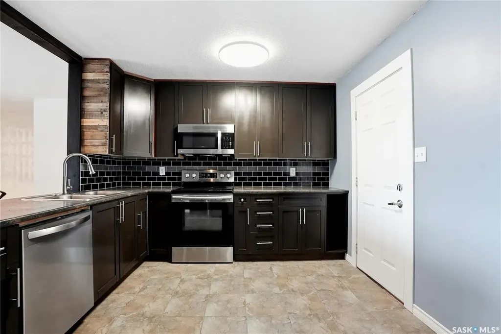 424 Dalhousie Crescent Saskatoon SK S7H 3S4