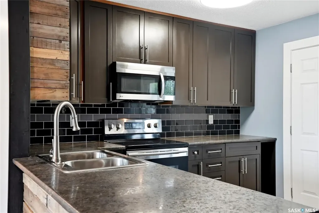 424 Dalhousie Crescent Saskatoon SK S7H 3S4