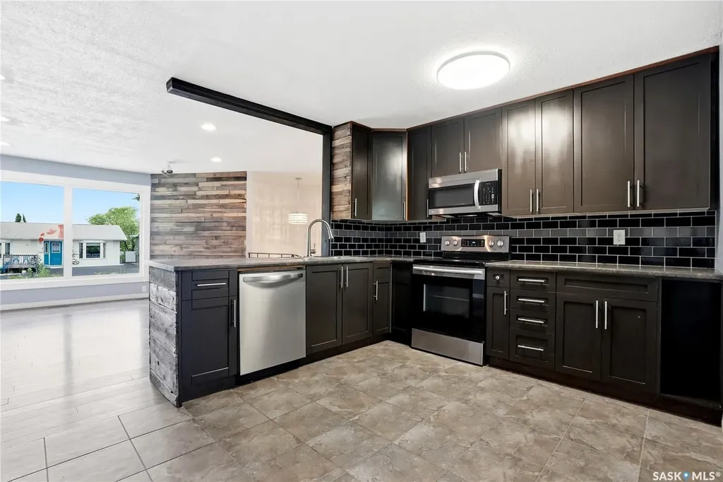 424 Dalhousie Crescent Saskatoon SK S7H 3S4
