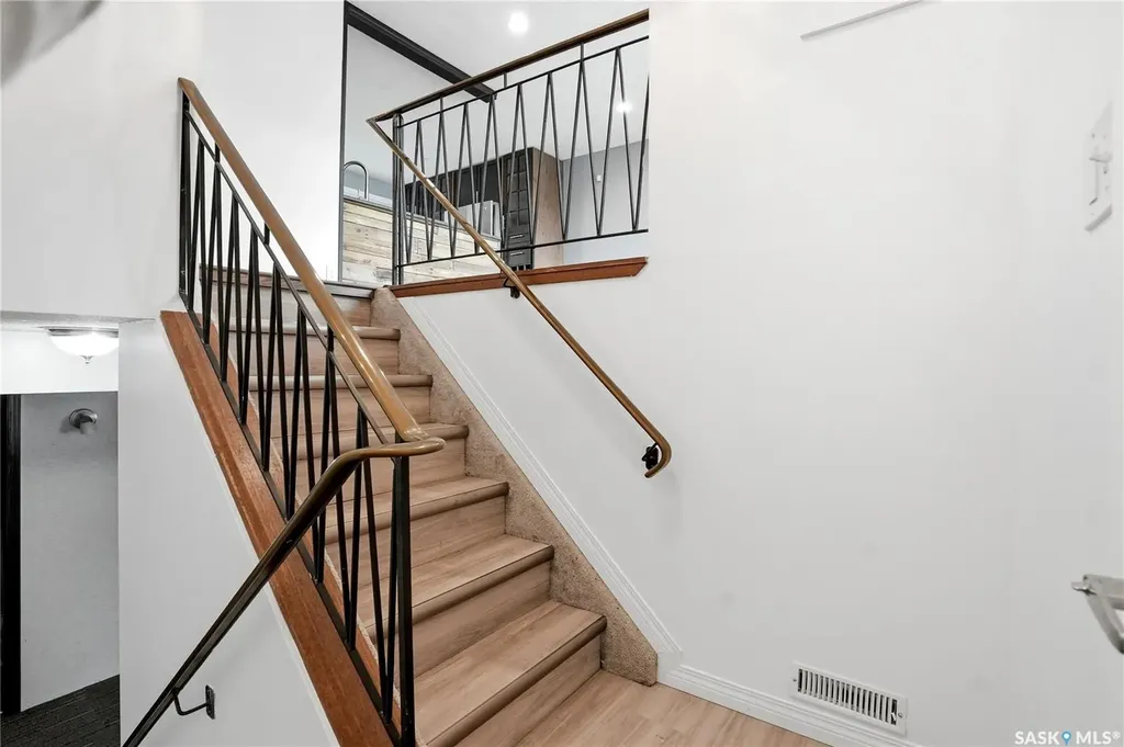 424 Dalhousie Crescent Saskatoon SK S7H 3S4