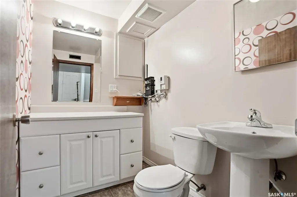 424 Dalhousie Crescent Saskatoon SK S7H 3S4