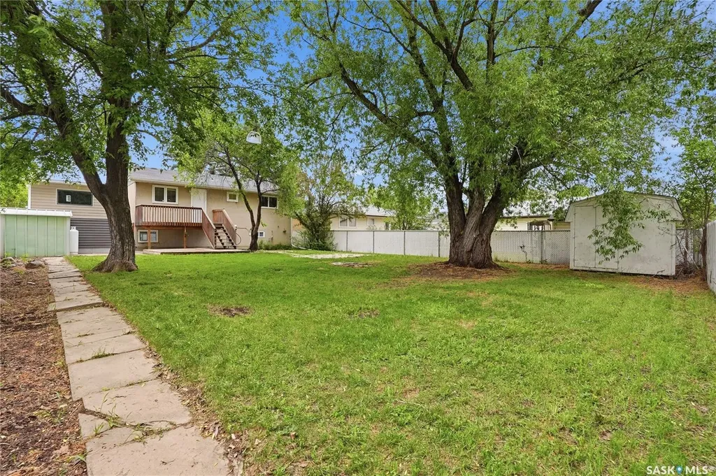 424 Dalhousie Crescent Saskatoon SK S7H 3S4