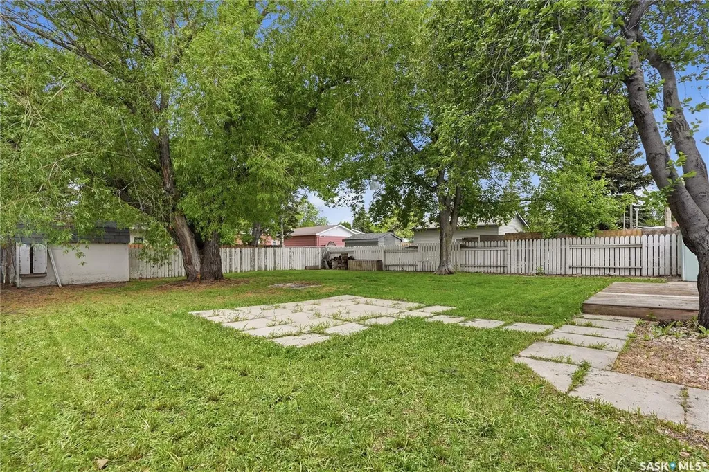 424 Dalhousie Crescent Saskatoon SK S7H 3S4