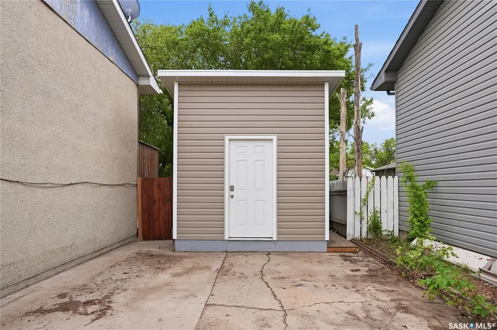 424 Dalhousie Crescent Saskatoon SK S7H 3S4