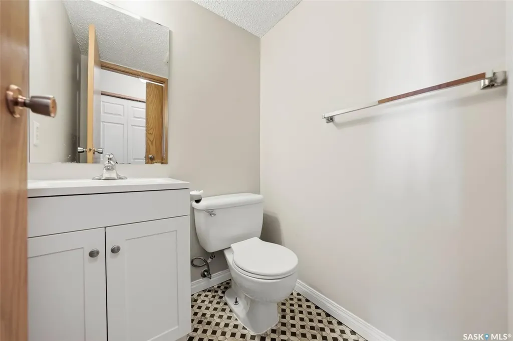 345 Kingsmere Boulevard Saskatoon SK S7J 4J6