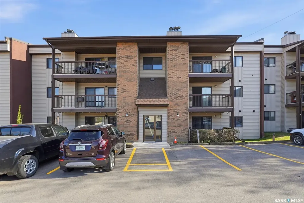 345 Kingsmere Boulevard Saskatoon SK S7J 4J6