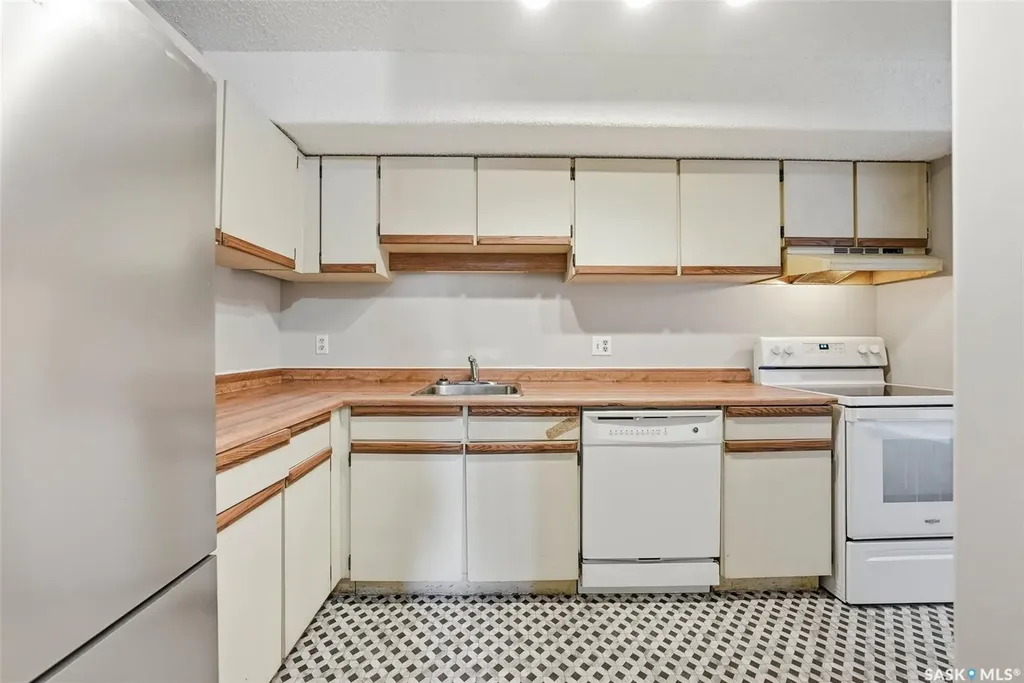 345 Kingsmere Boulevard Saskatoon SK S7J 4J6