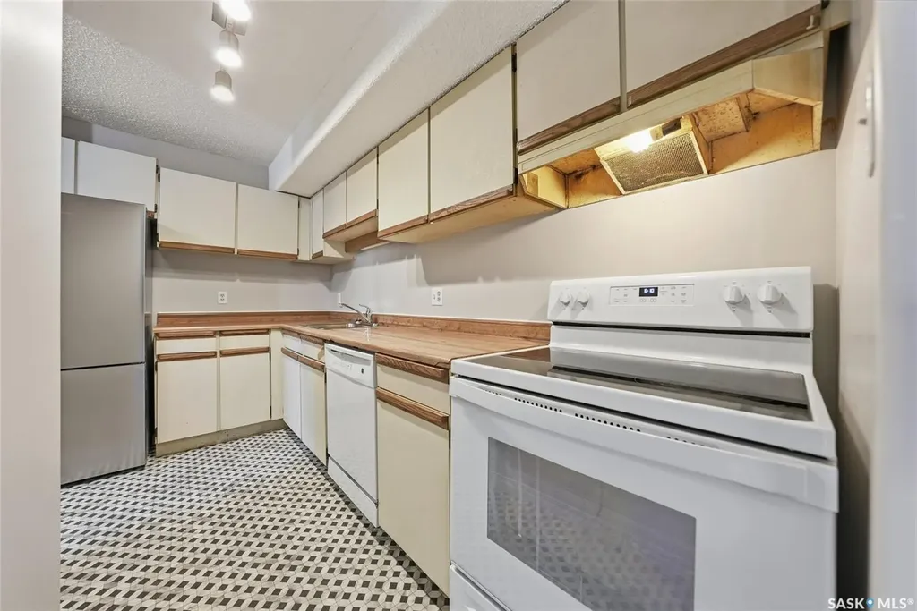 345 Kingsmere Boulevard Saskatoon SK S7J 4J6