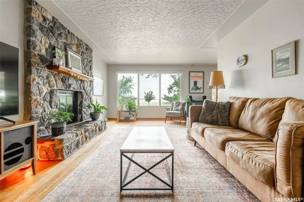 2504 14th Street NE Saskatoon SK S7K 3J8