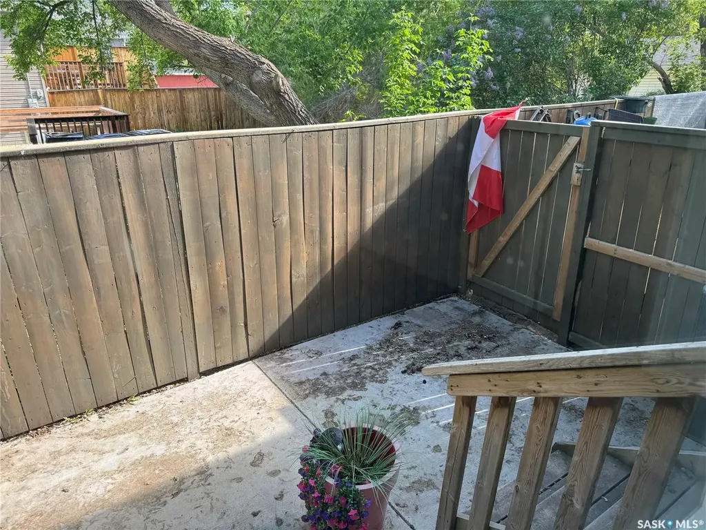 802 K Avenue N Saskatoon SK S7L 2N1