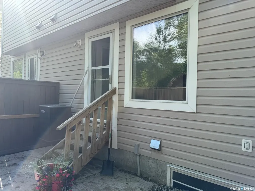 802 K Avenue N Saskatoon SK S7L 2N1