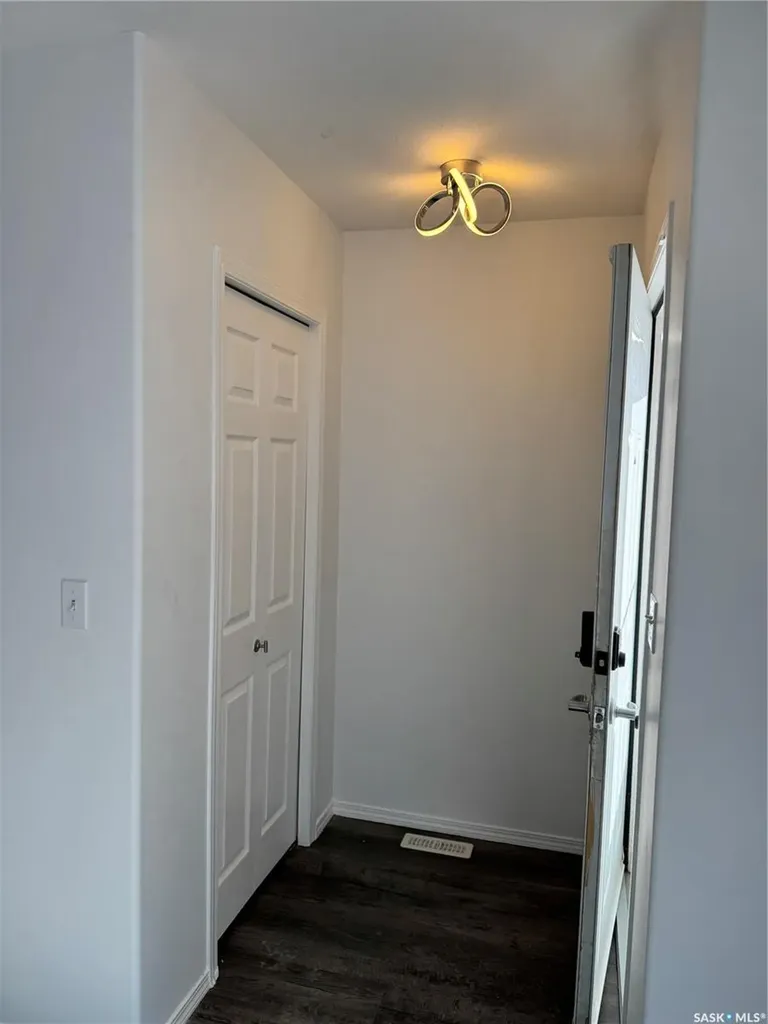 802 K Avenue N Saskatoon SK S7L 2N1