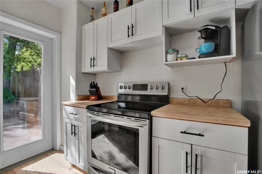 213 H Avenue N Saskatoon SK S7L 2B7