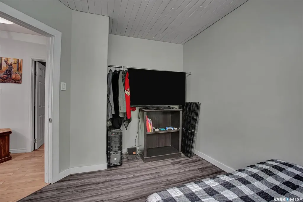 213 H Avenue N Saskatoon SK S7L 2B7