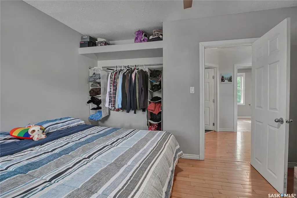 213 H Avenue N Saskatoon SK S7L 2B7