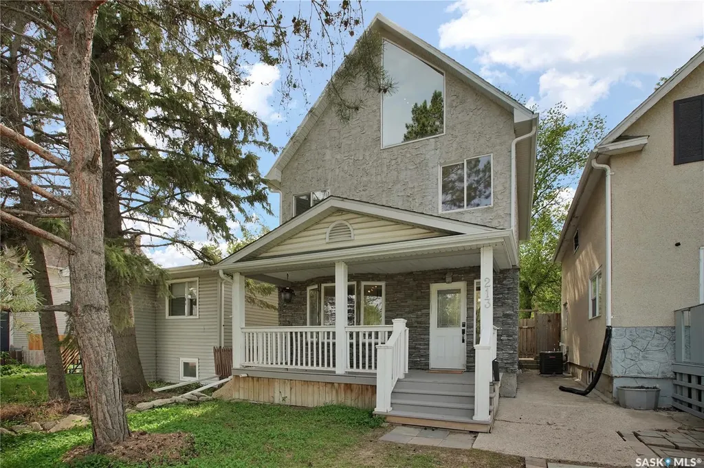 213 H Avenue N Saskatoon SK S7L 2B7