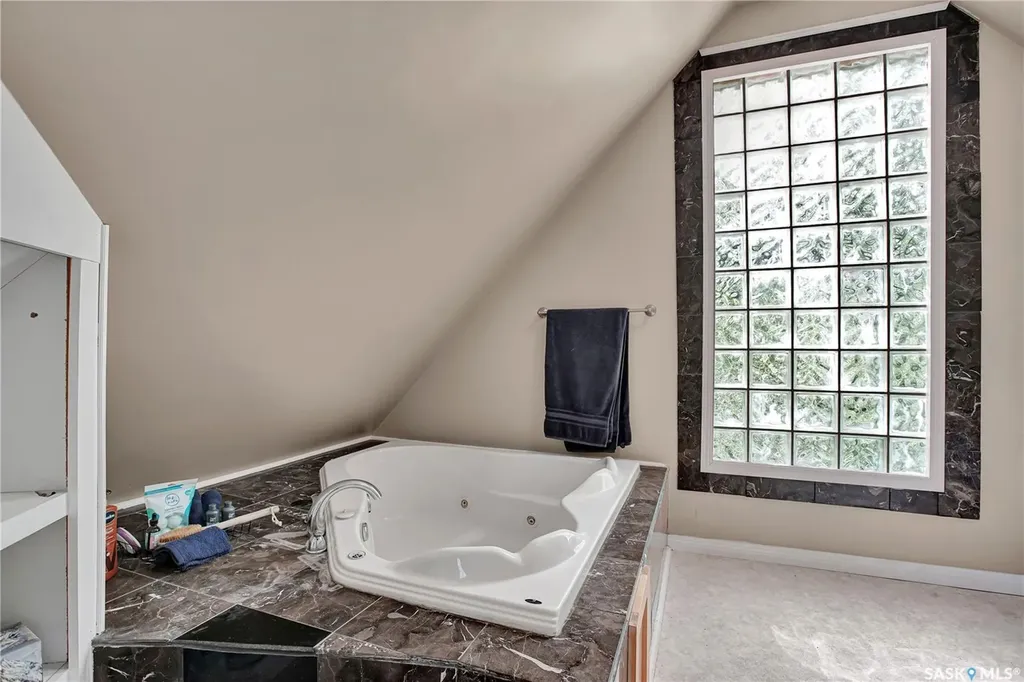 213 H Avenue N Saskatoon SK S7L 2B7