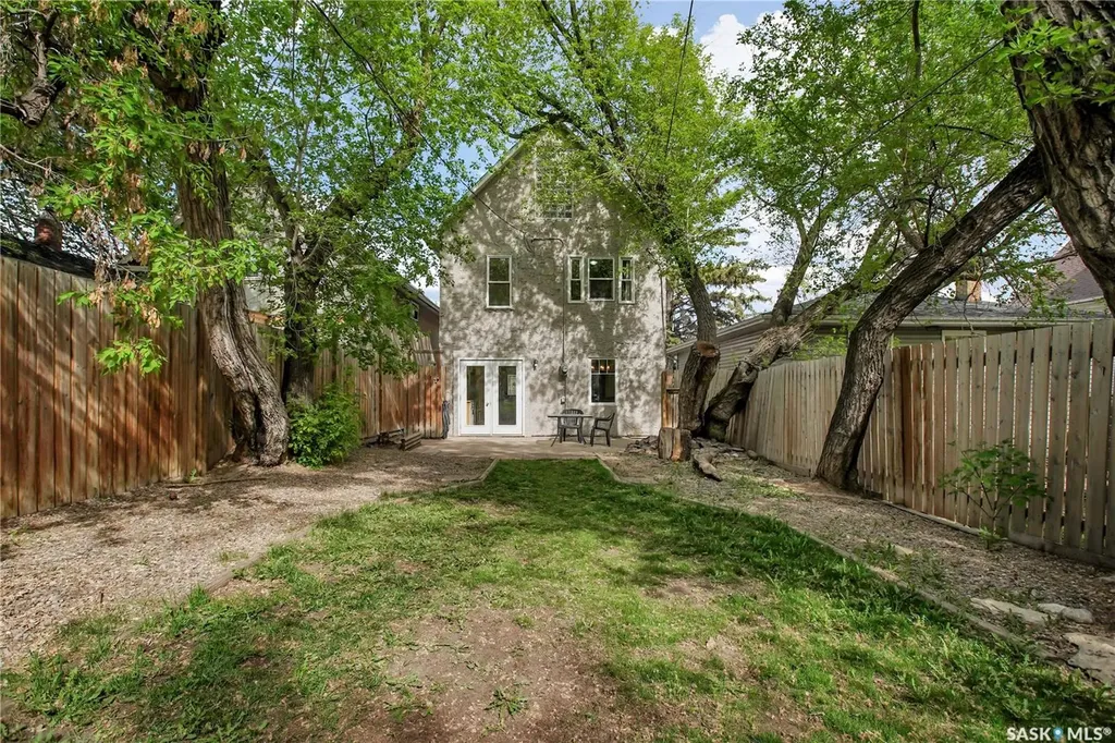 213 H Avenue N Saskatoon SK S7L 2B7