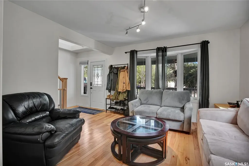 213 H Avenue N Saskatoon SK S7L 2B7