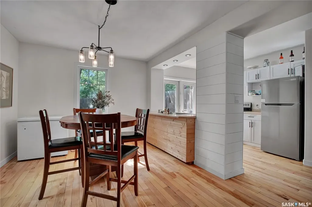 213 H Avenue N Saskatoon SK S7L 2B7
