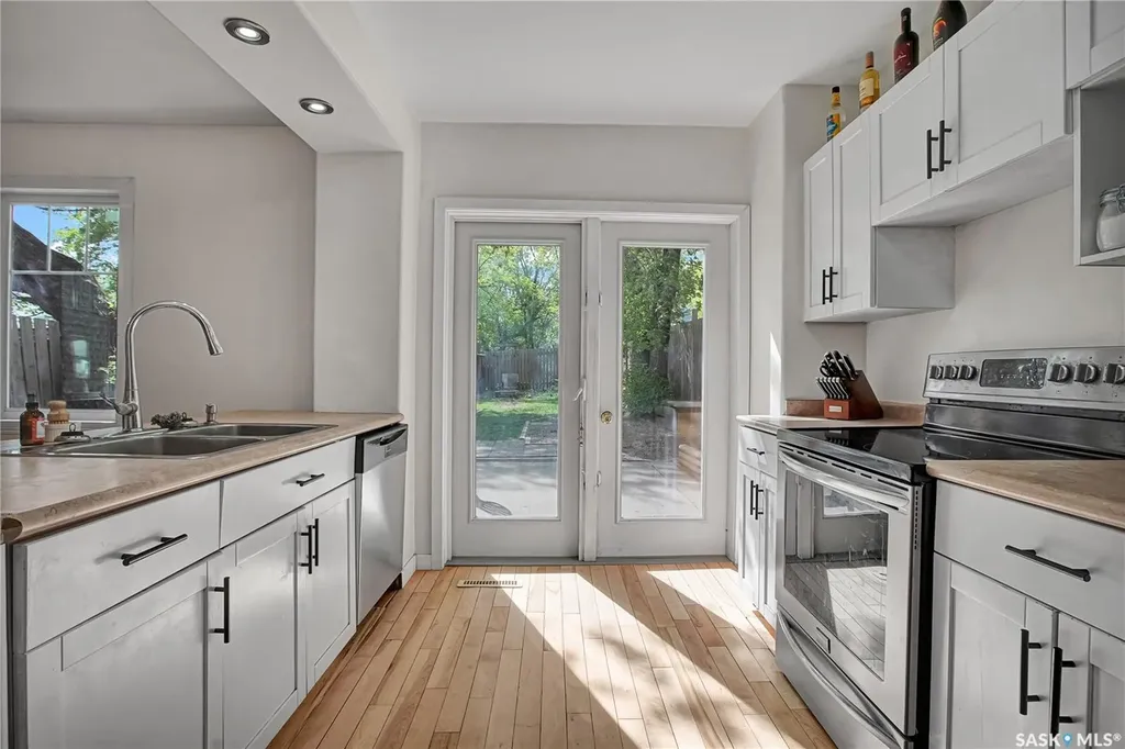 213 H Avenue N Saskatoon SK S7L 2B7