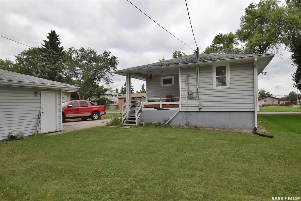 579 25th Street E Prince Albert SK S6V 1T4
