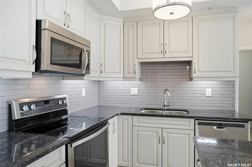 1025 Moss Avenue Saskatoon SK S7H 4C7