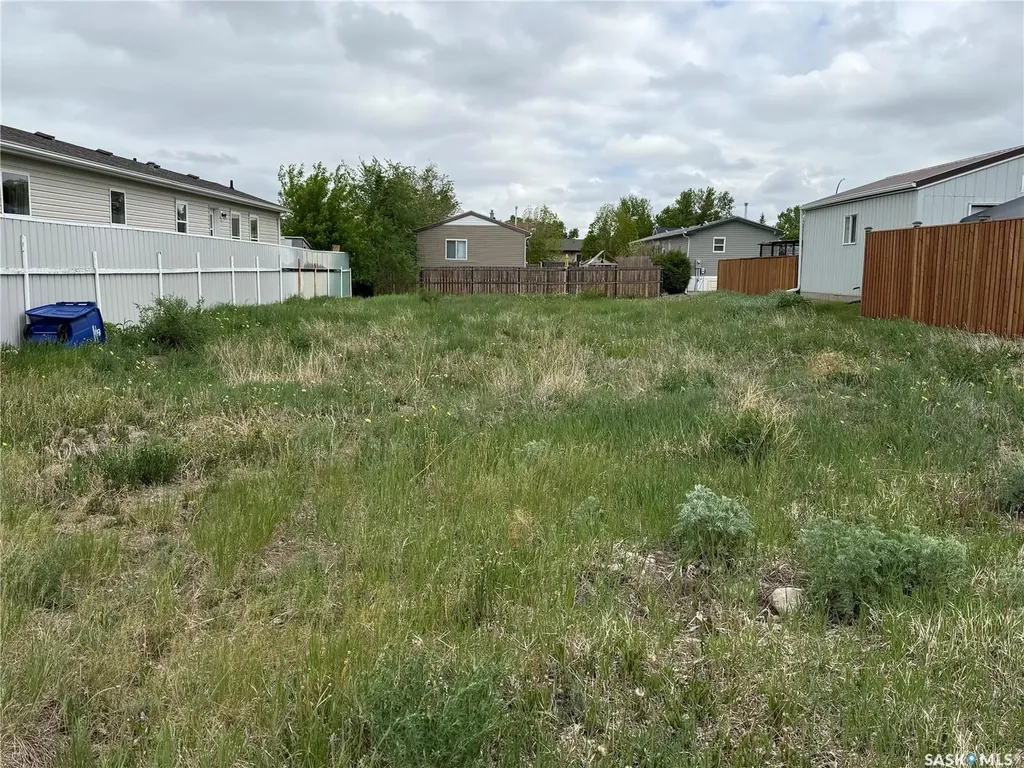 349 10th Avenue SE Weyburn SK S4H 3L8