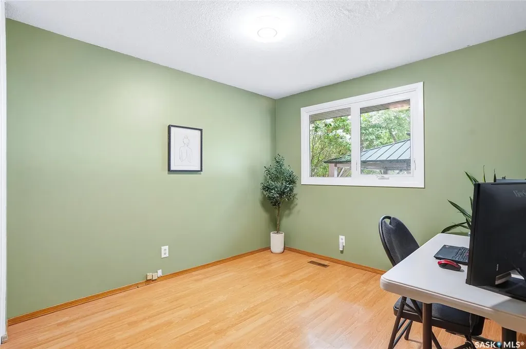 2605 37th Street W Saskatoon SK S7L 4E9
