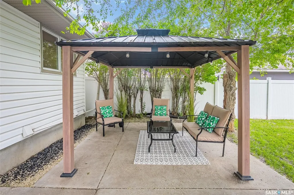 2605 37th Street W Saskatoon SK S7L 4E9