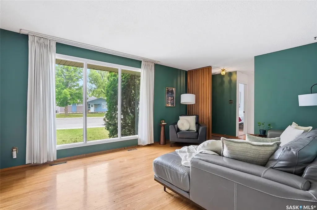 2605 37th Street W Saskatoon SK S7L 4E9