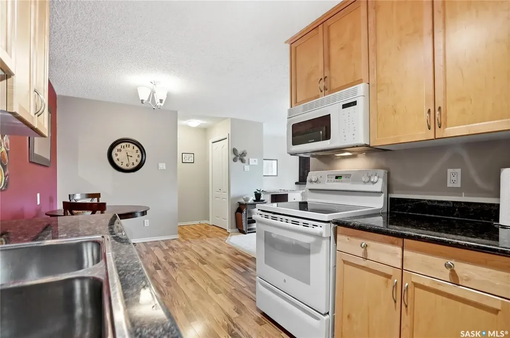 1121 Mckercher Drive Saskatoon SK S7H 5B8