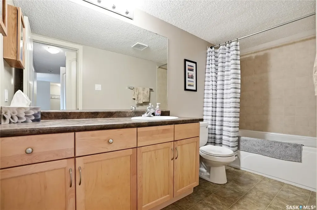 1121 Mckercher Drive Saskatoon SK S7H 5B8
