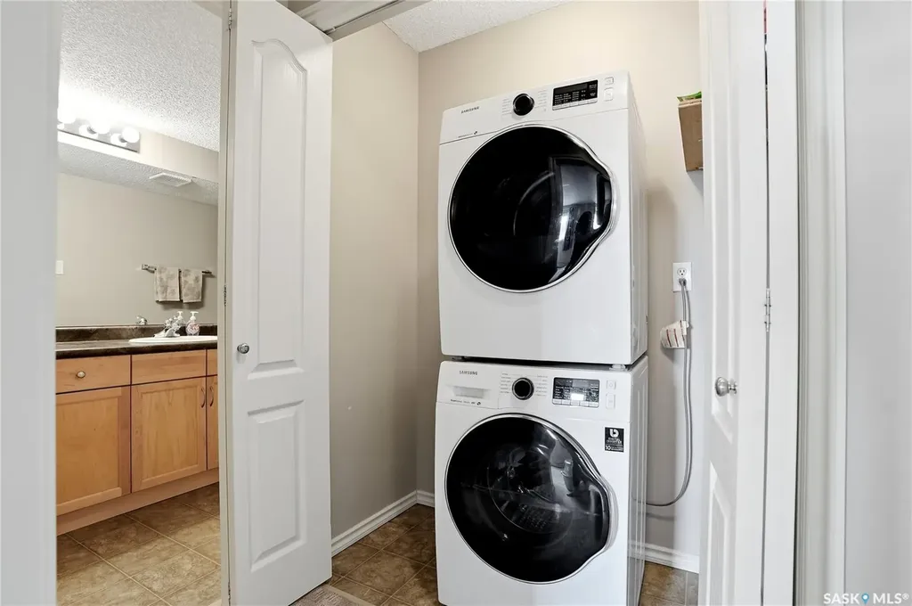 1121 Mckercher Drive Saskatoon SK S7H 5B8