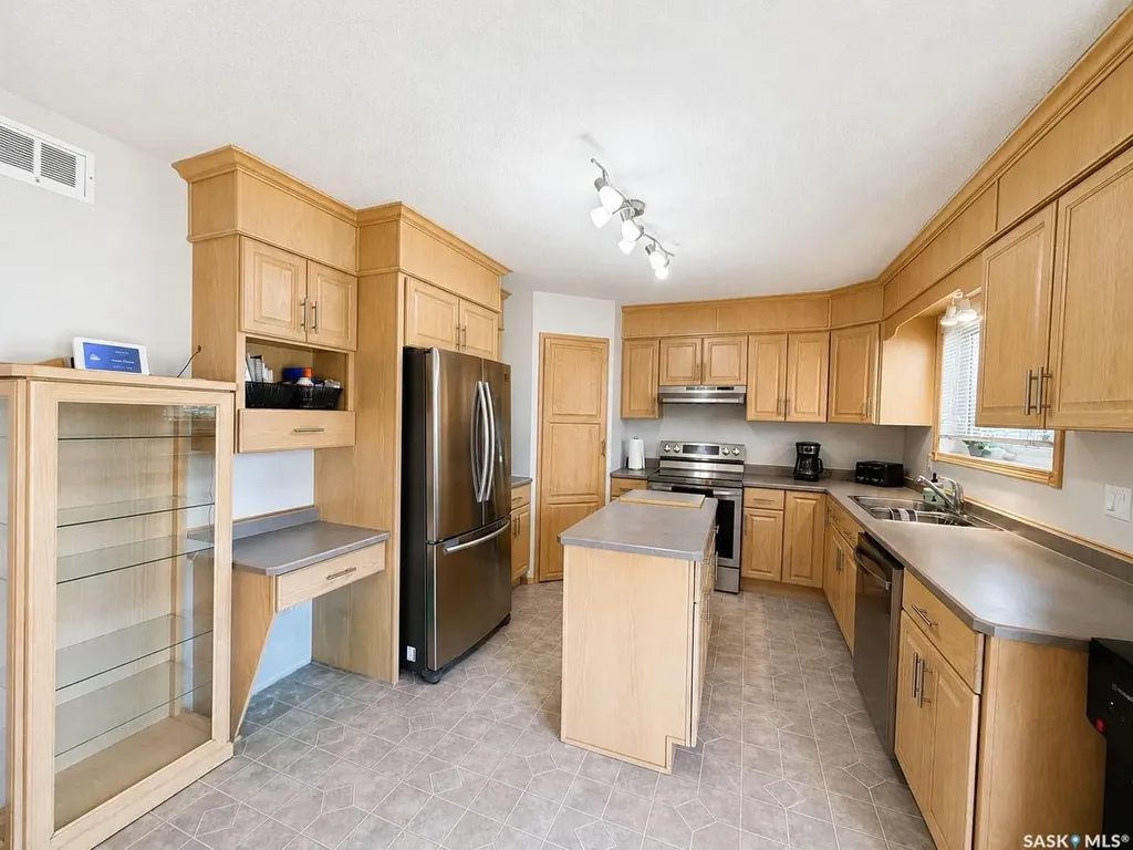 761 3rd Street E Prince Albert SK S6V 0H7