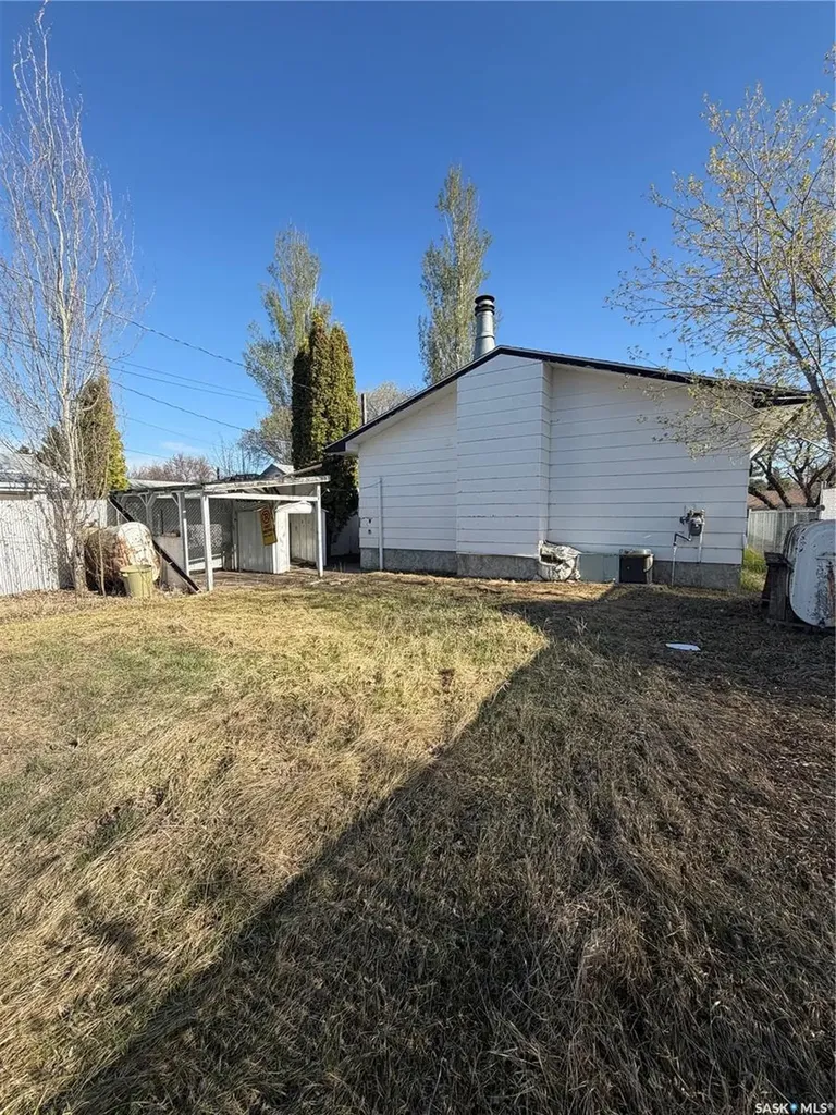 318 25th Street E Prince Albert SK S6V 1T1