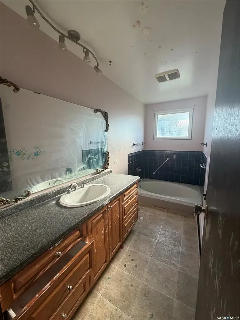 318 25th Street E Prince Albert SK S6V 1T1
