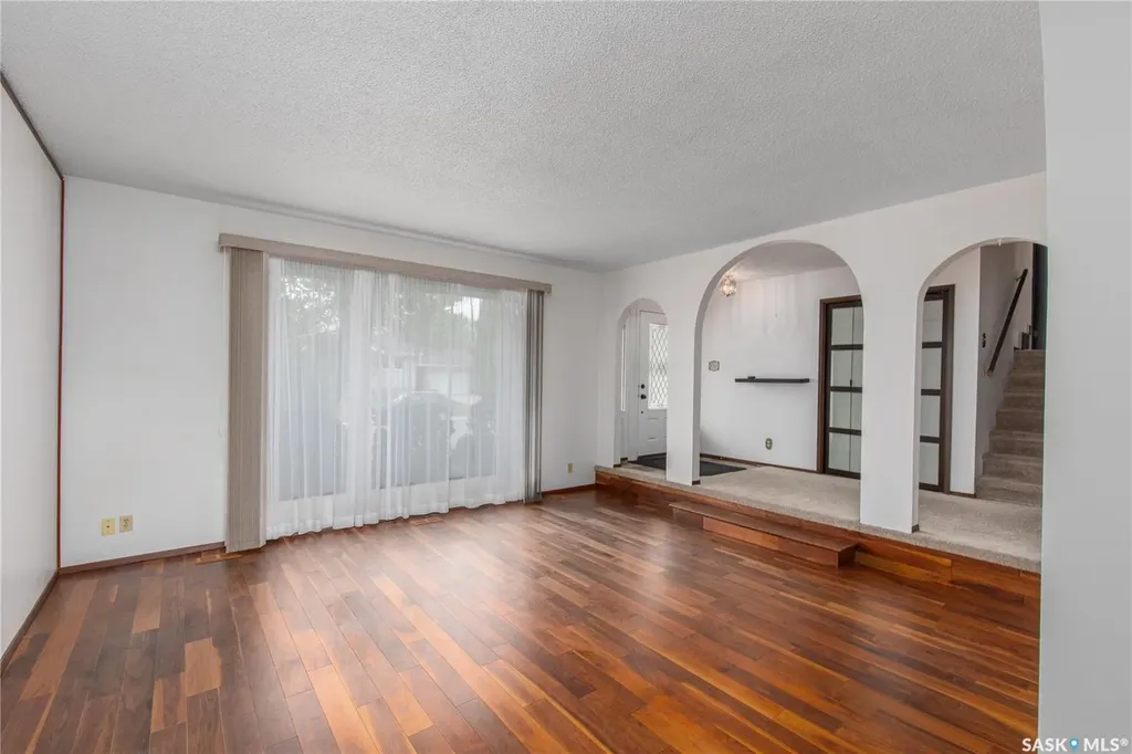 1229 Pascoe Drive W Moose Jaw SK S6H 6Z4