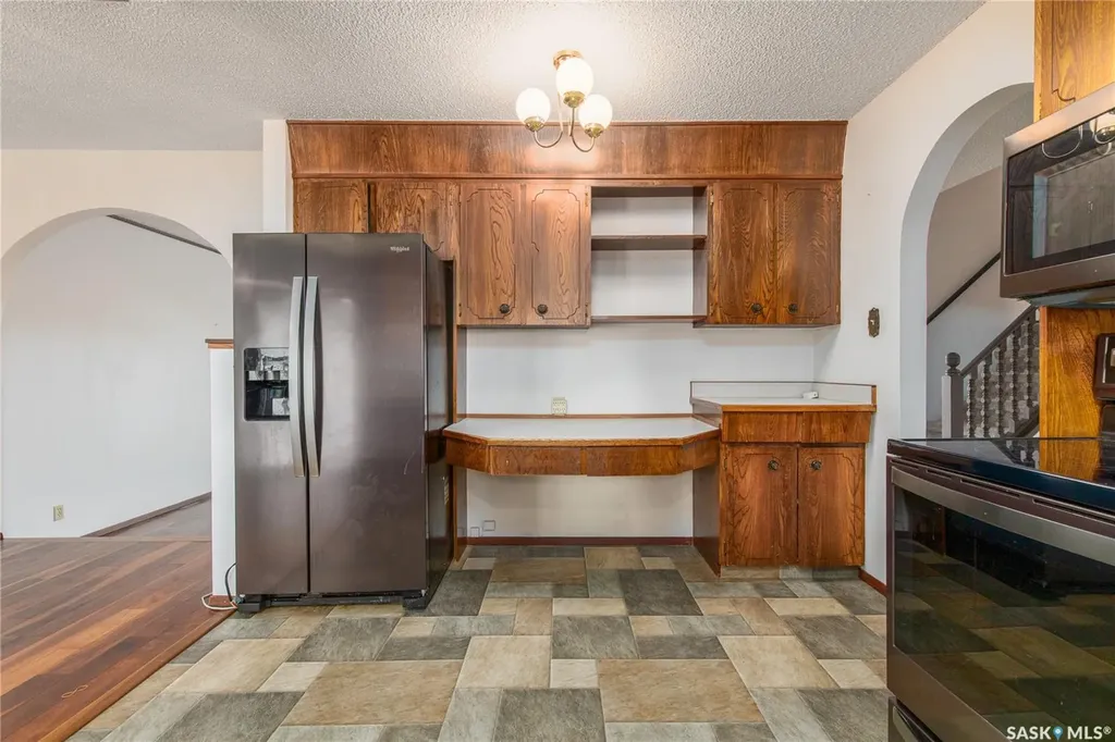 1229 Pascoe Drive W Moose Jaw SK S6H 6Z4
