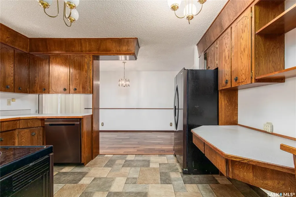 1229 Pascoe Drive W Moose Jaw SK S6H 6Z4
