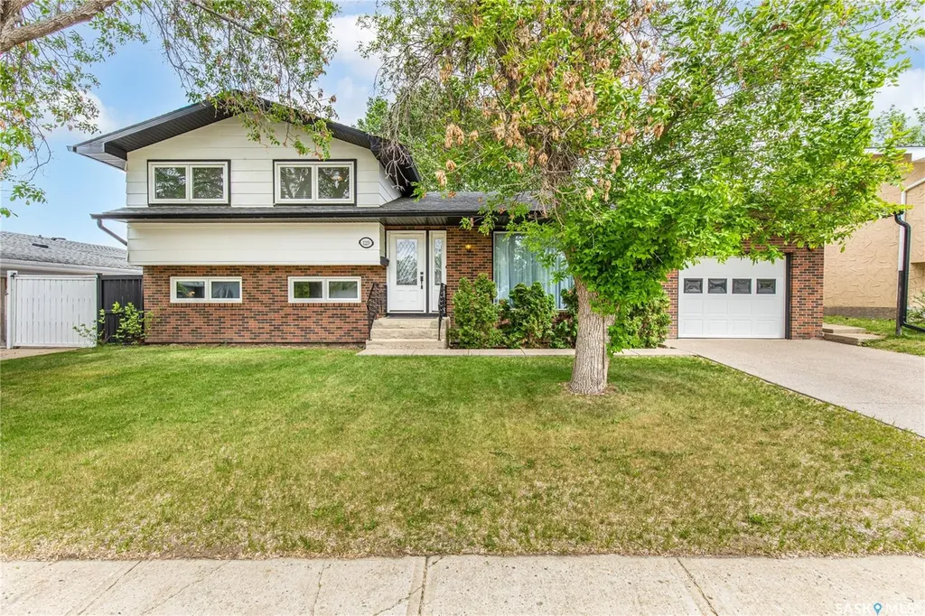 1229 Pascoe Drive W Moose Jaw SK S6H 6Z4