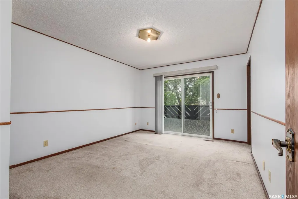 1229 Pascoe Drive W Moose Jaw SK S6H 6Z4