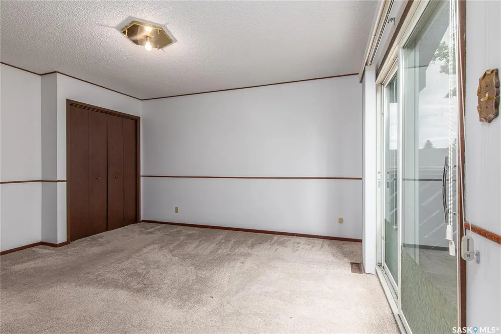 1229 Pascoe Drive W Moose Jaw SK S6H 6Z4