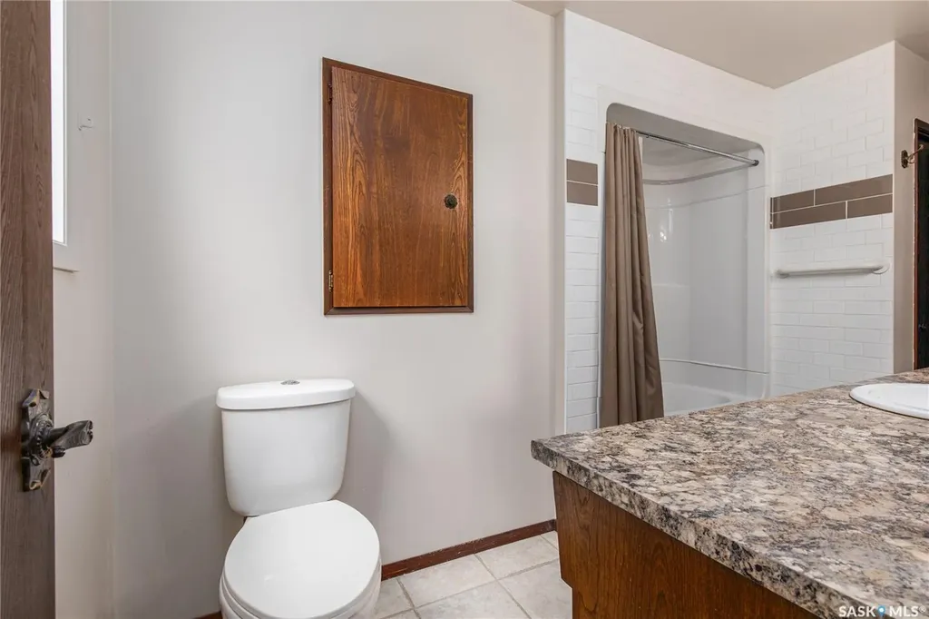 1229 Pascoe Drive W Moose Jaw SK S6H 6Z4